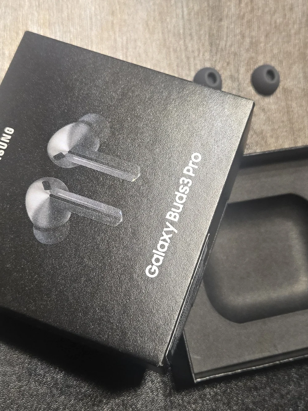 Samsung Galaxy Buds3 Pro with Protective Case